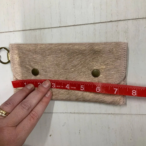 NWOT‎ Alex Carol Leather Cowhide Clutch with keychain Snap Closure - Picture 7 of 8